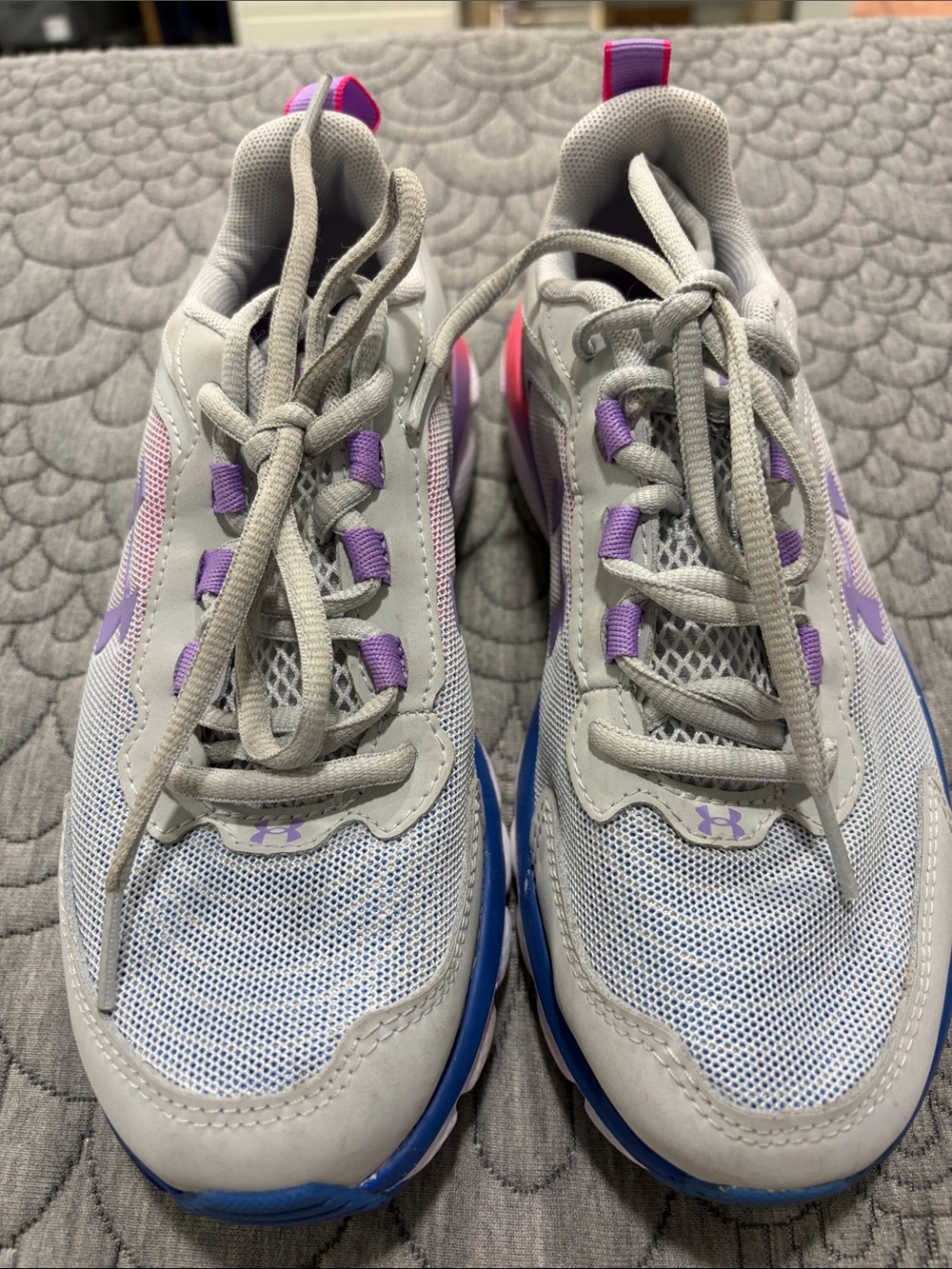 Under Armour Kids Gray Sneakers with Purple and Blue Accents Y4